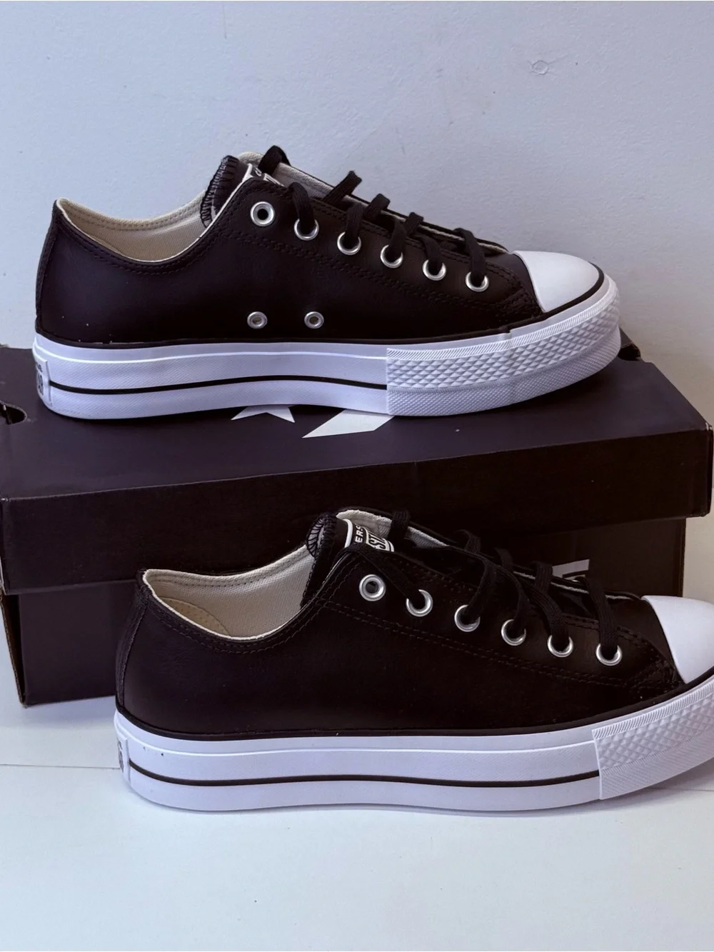 Converse CTAS Lift Ox Leather Platform Sneakers Black White Women’s 9.5 561681C